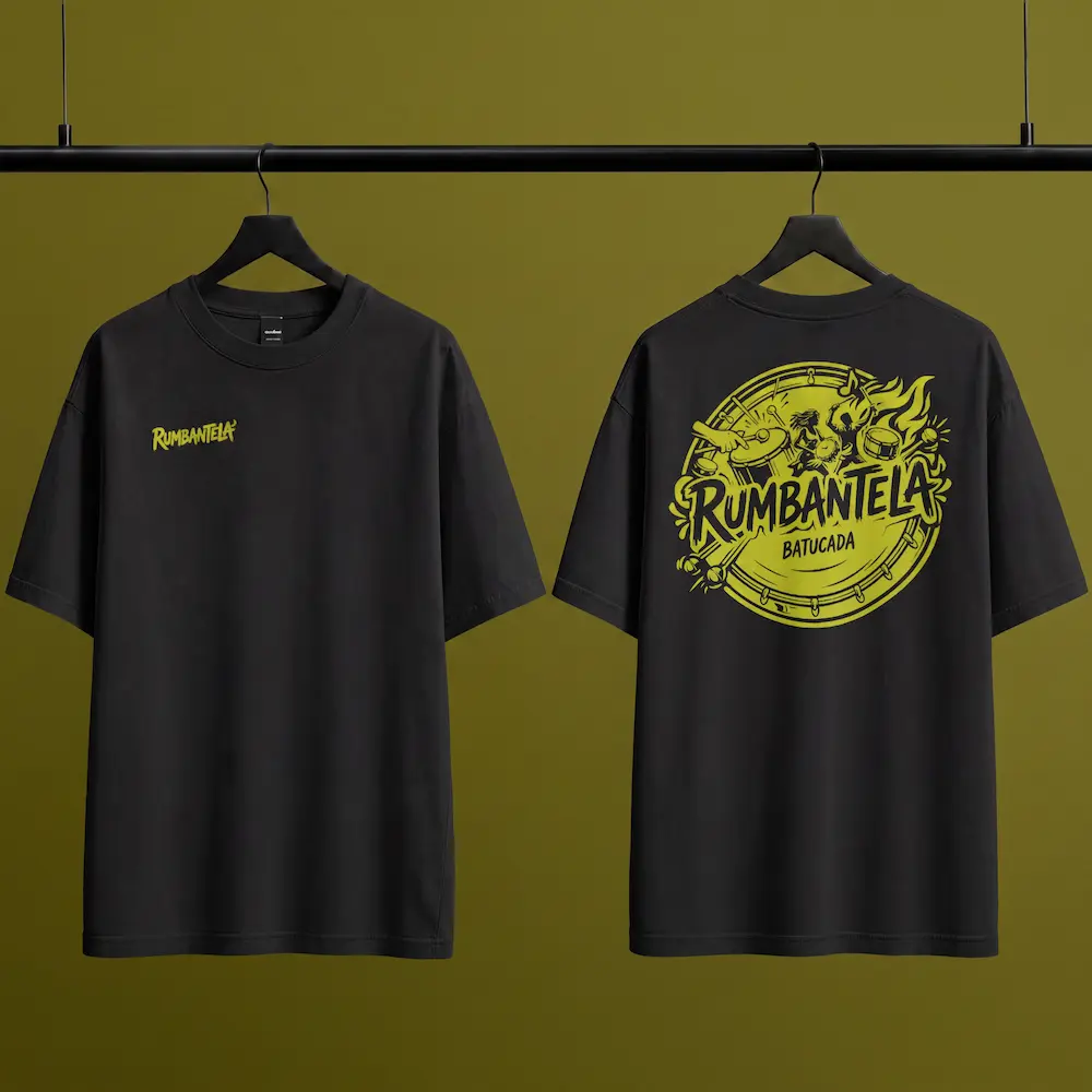 Camiseta de Rumbantela co logo da batucada — única peza física do proxecto